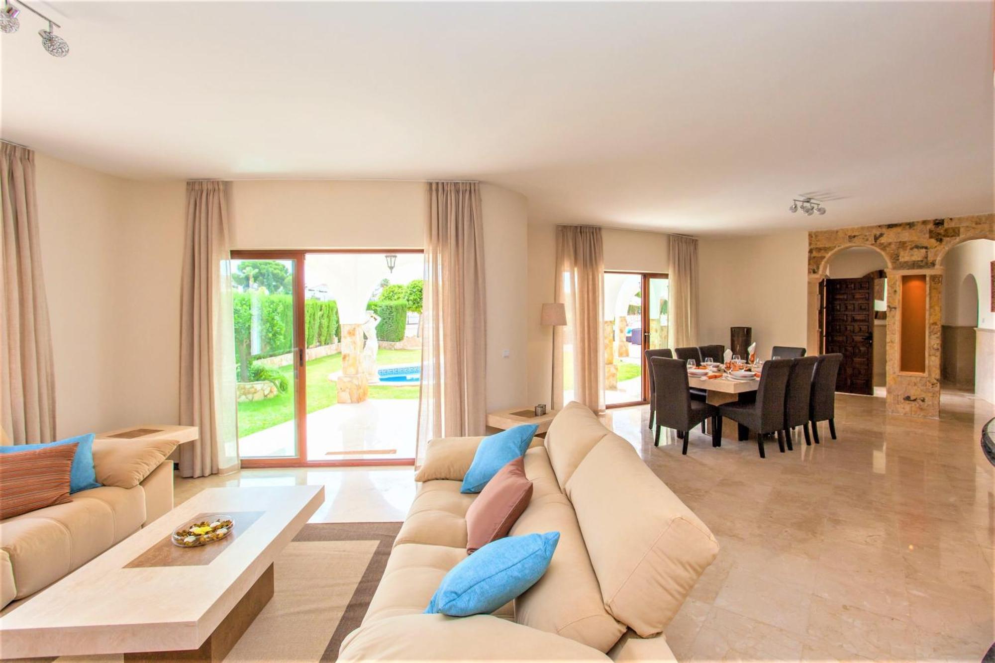 Summer Offers! Fabulous Luxury Villa Near The Beach Sleeps 8 베날마데나코스타 외부 사진