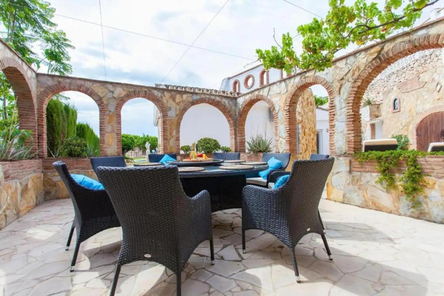 Summer Offers! Fabulous Luxury Villa Near The Beach Sleeps 8 베날마데나코스타 외부 사진