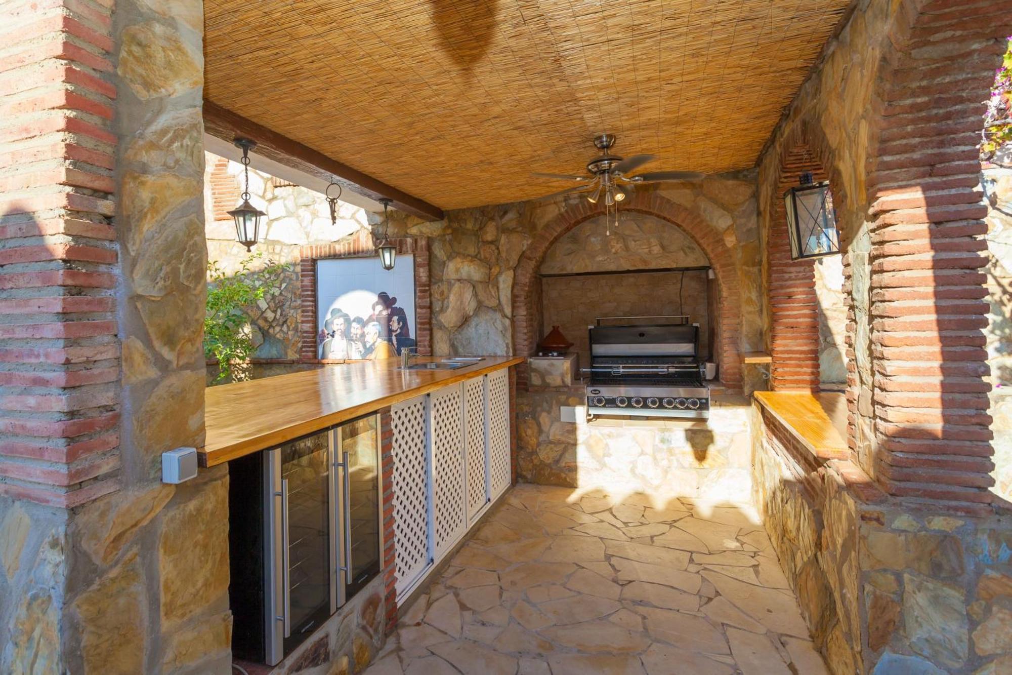 Summer Offers! Fabulous Luxury Villa Near The Beach Sleeps 8 베날마데나코스타 외부 사진