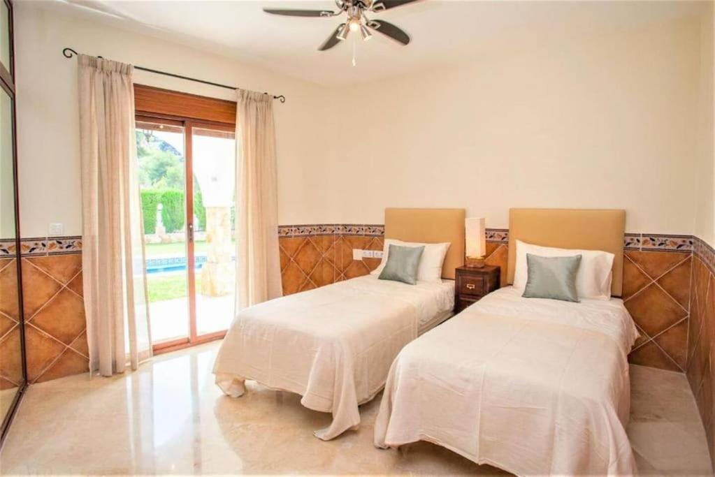 Summer Offers! Fabulous Luxury Villa Near The Beach Sleeps 8 베날마데나코스타 외부 사진