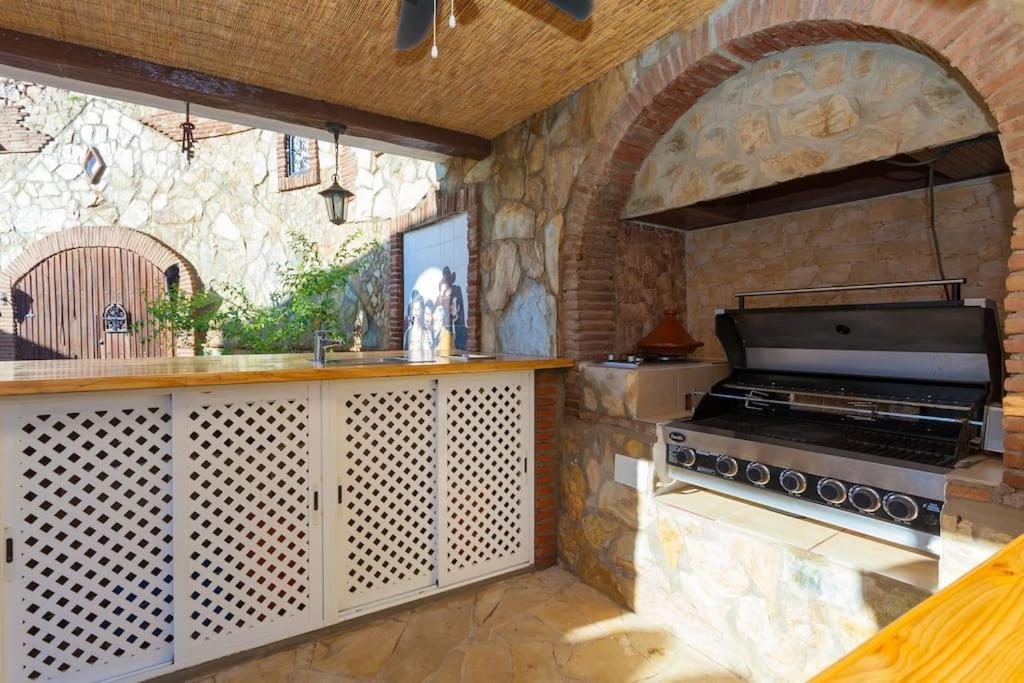Summer Offers! Fabulous Luxury Villa Near The Beach Sleeps 8 베날마데나코스타 외부 사진