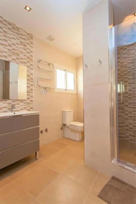 Summer Offers! Fabulous Luxury Villa Near The Beach Sleeps 8 베날마데나코스타 외부 사진