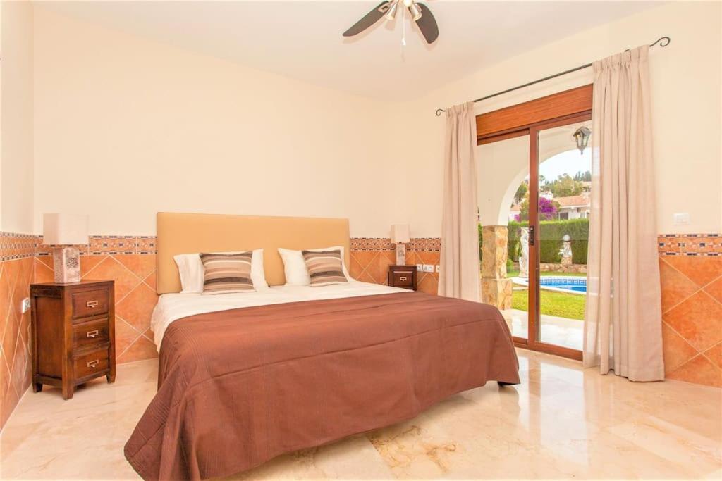 Summer Offers! Fabulous Luxury Villa Near The Beach Sleeps 8 베날마데나코스타 외부 사진